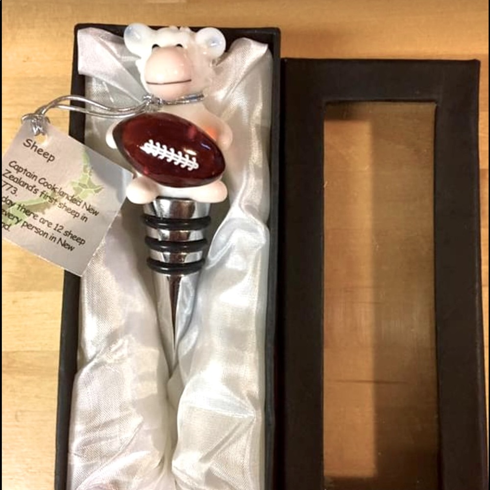 SHEEP WINE STOPPER. GREAT HOUSEWARMING GIFT IDEA.